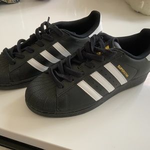 Adidas superstars